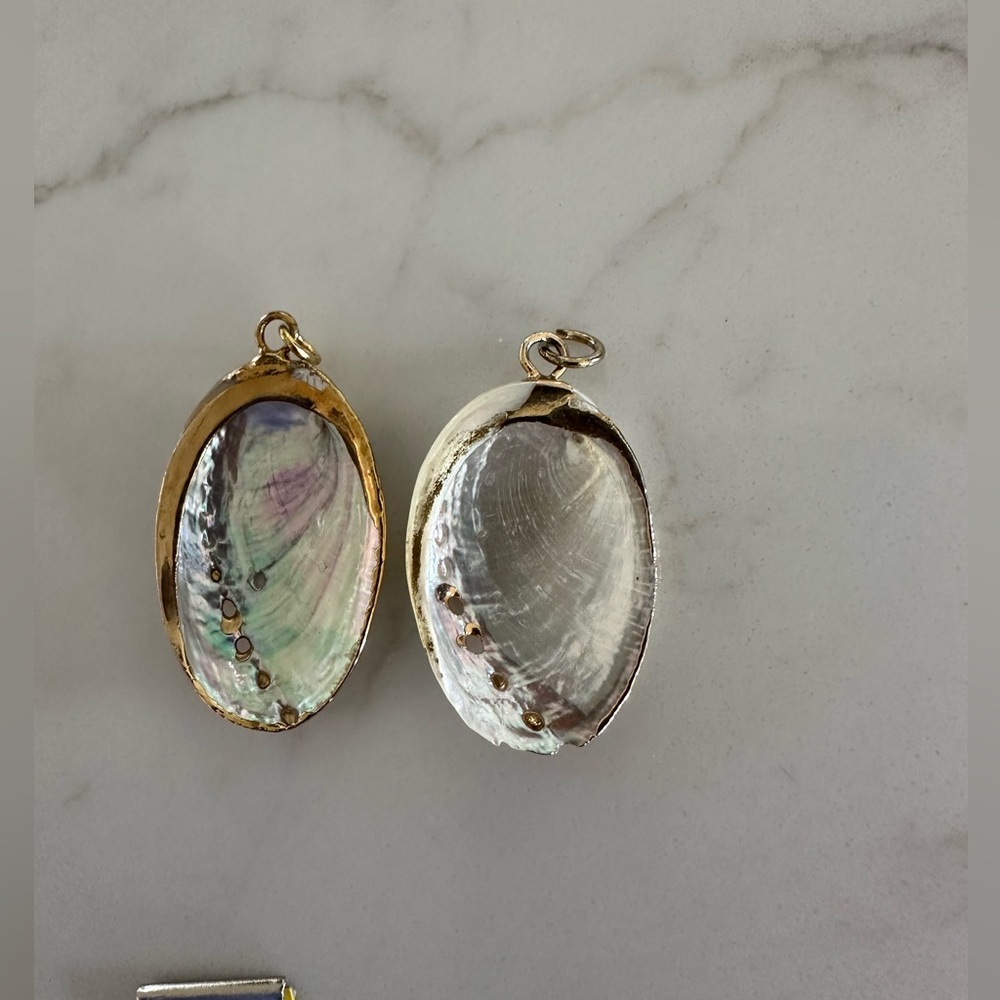 Beautiful Shell Pendants - Picture 2 of 4